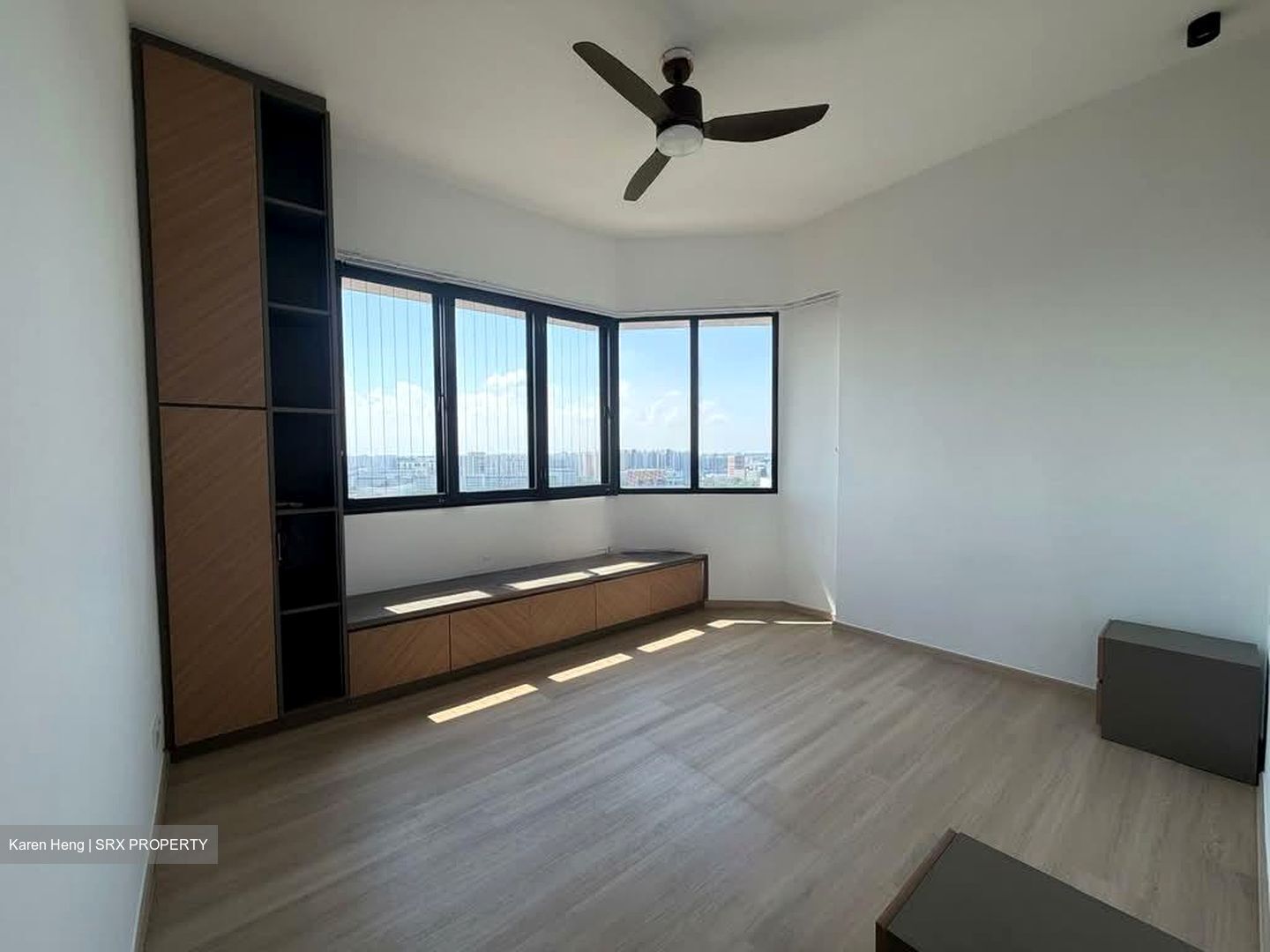 Simsville (D14), Condominium #593799501